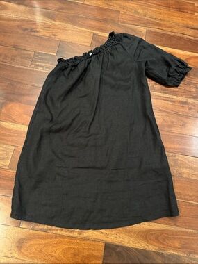 XiRENA Black Ruffled Neck Blouse